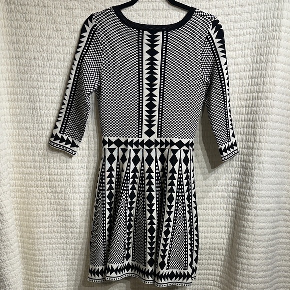 Nina Leonard Black White Fit Flare Lightweight Sweater Midi Dress Size M NWOT - Picture 5 of 7